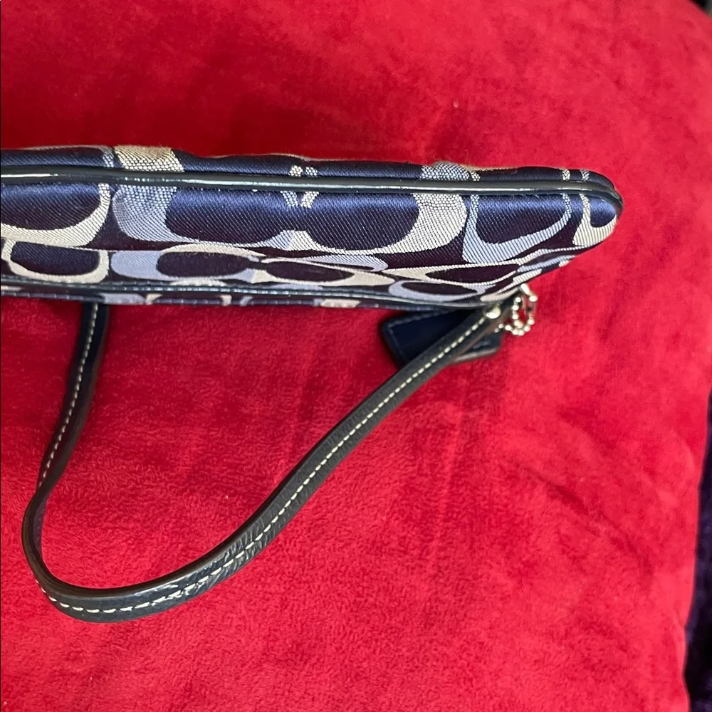Coach Navy Signature Canvas Wristlet with Gray 'C' Pattern EUC - Picture 3 of 7